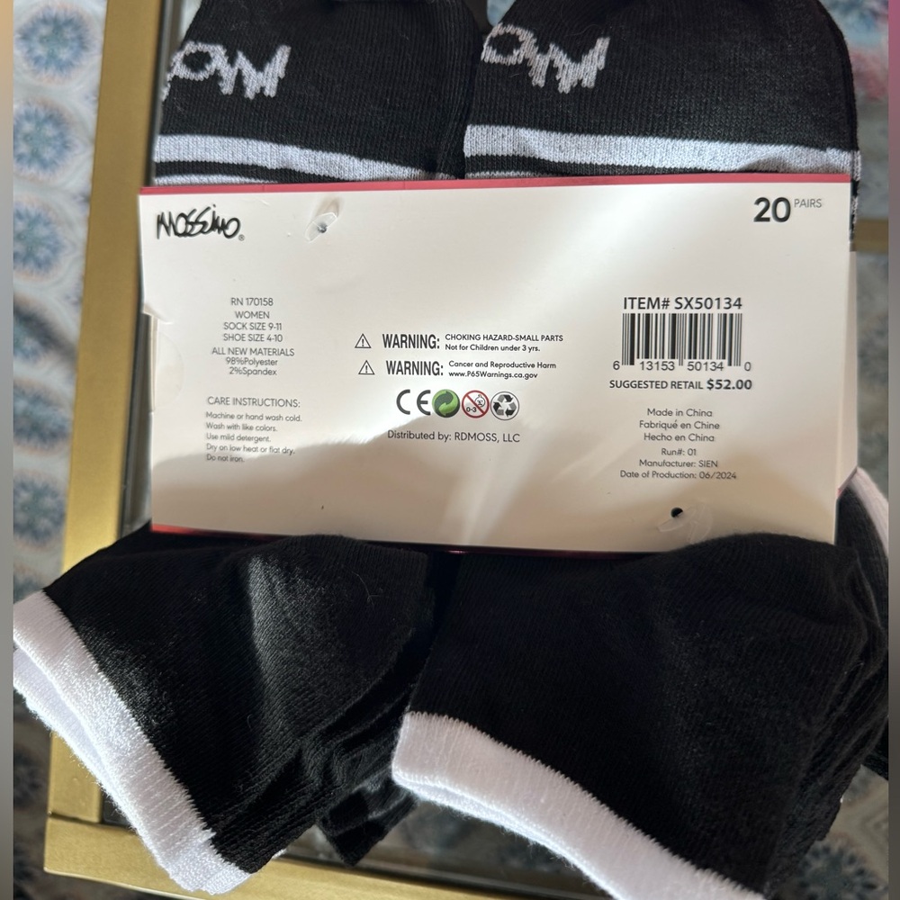 MOSSIMO women quarter cut socks 20 pairs 
sock size 9-11
shoe size 4-10